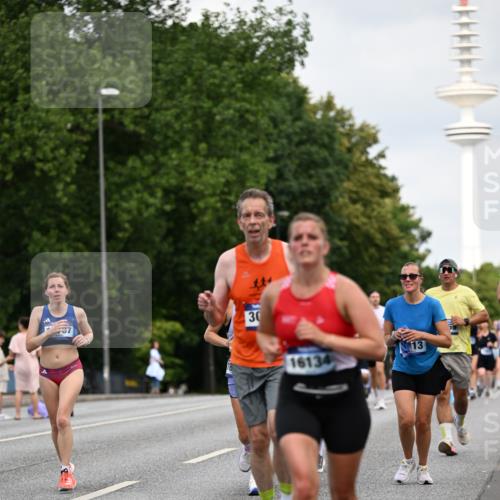 29.06.2025 - hella hamburg halbmarathon Dr. Thomas Lammeyer http://msf.ph/oto/8166036 29.06.2025 10:09:20 Kennedybrücke 1213, 1347, 1863, 2298, 2424, 2540, 3071, 3578, 4394, 5869, 6059, 6907, 6908, 7017, 7826, 8316, 8999, 9007, 9019, 9075, 9165, 9680, 10694, 11088 meine-sportfotos.de