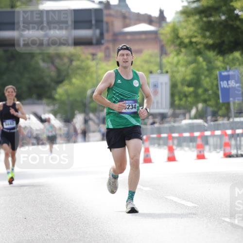 29.06.2025 - hella hamburg halbmarathon Jannik Wohlers http://msf.ph/oto/8166043 29.06.2025 09:40:55 Lombardsbrücke 7834, 7963, 10234, 11624, 17886 meine-sportfotos.de