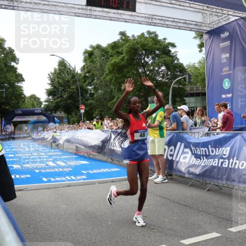 29.06.2025 - hella hamburg halbmarathon Zöllner http://msf.ph/oto/8166049 29.06.2025 10:10:14 Ziel 48 meine-sportfotos.de