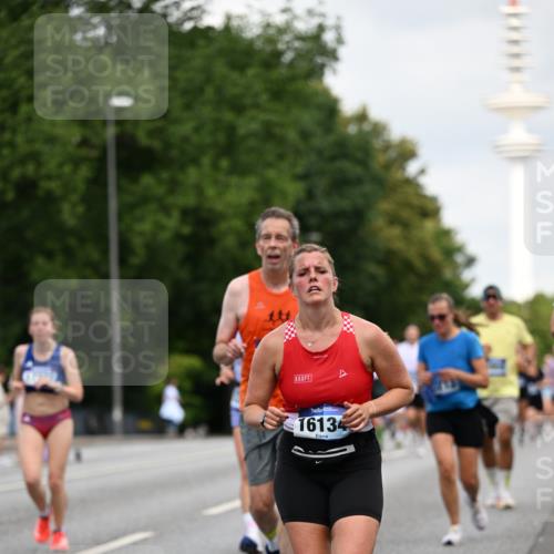 29.06.2025 - hella hamburg halbmarathon Dr. Thomas Lammeyer http://msf.ph/oto/8166060 29.06.2025 10:09:20 Kennedybrücke 1213, 1347, 1863, 2298, 2424, 2540, 3071, 3578, 4394, 5869, 6059, 6907, 6908, 7017, 7826, 8316, 8999, 9007, 9019, 9075, 9165, 9680, 10694, 11088 meine-sportfotos.de