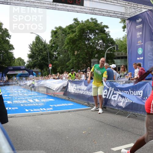 29.06.2025 - hella hamburg halbmarathon Zöllner http://msf.ph/oto/8166062 29.06.2025 10:10:15 Ziel  meine-sportfotos.de