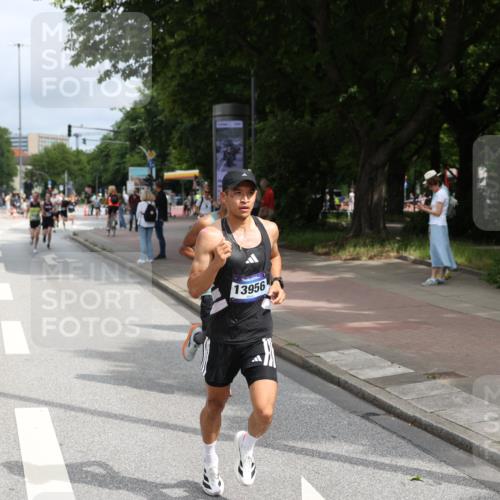 29.06.2025 - hella hamburg halbmarathon Yannick Fuchs http://msf.ph/oto/8166083 29.06.2025 10:22:35 20KM 2203, 9097, 9804, 10485, 10655, 12341, 13941, 13956, 14757, 14828, 15136, 15576, 15583, 17354, 17893, 18037, 19114 meine-sportfotos.de