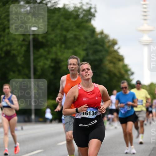 29.06.2025 - hella hamburg halbmarathon Dr. Thomas Lammeyer http://msf.ph/oto/8166084 29.06.2025 10:09:21 Kennedybrücke 1213, 1347, 1863, 2298, 2540, 3071, 3578, 4394, 5869, 6059, 6907, 6908, 7017, 7826, 8316, 8999, 9007, 9019, 9075, 9165, 9559, 9680, 10694, 11088 meine-sportfotos.de