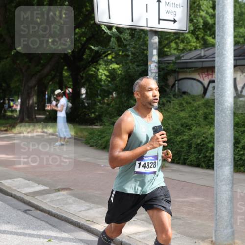 29.06.2025 - hella hamburg halbmarathon Yannick Fuchs http://msf.ph/oto/8166104 29.06.2025 10:22:36 20KM 2203, 7651, 9097, 9804, 10485, 10655, 12341, 13941, 13956, 14757, 14828, 15136, 15576, 15583, 17354, 17893, 18037, 19114 meine-sportfotos.de