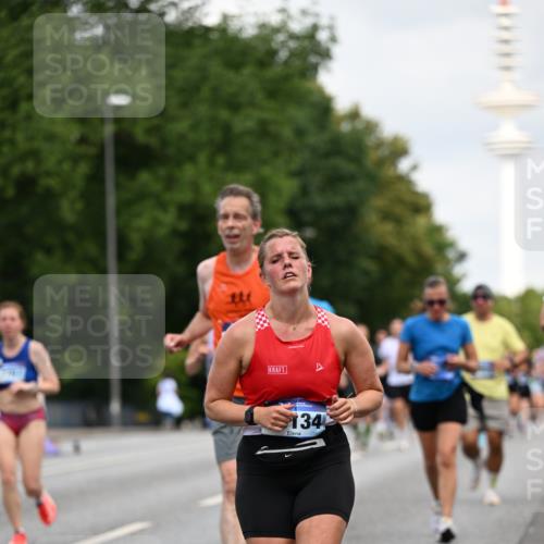 29.06.2025 - hella hamburg halbmarathon Dr. Thomas Lammeyer http://msf.ph/oto/8166113 29.06.2025 10:09:21 Kennedybrücke 1213, 1347, 1863, 2298, 2540, 3071, 3578, 4394, 5869, 6059, 6907, 6908, 7017, 7826, 8316, 8999, 9007, 9019, 9075, 9165, 9559, 9680, 10694, 11088 meine-sportfotos.de