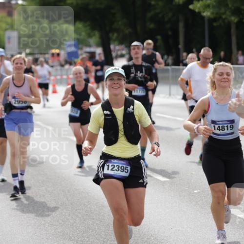 29.06.2025 - hella hamburg halbmarathon Jannik Wohlers http://msf.ph/oto/8166166 29.06.2025 10:20:45 Lombardsbrücke 1028, 1266, 1658, 2383, 2956, 2986, 3161, 3453, 3813, 4082, 5061, 5767, 6275, 6308, 7228, 7608, 8724, 8726, 8844, 9108, 9501, 10585, 10602, 11698, 11775, 12175, 12395, 12561, 12694, 13057, 13448, 13508, 14499, 14519, 14809, 14819, 14986, 15020, 15387, 15470, 15736, 15767, 15913, 16256, 16586, 16600, 16896, 17035, 17341, 17367, 17961, 18170, 18305, 18397, 18784, 18809 meine-sportfotos.de