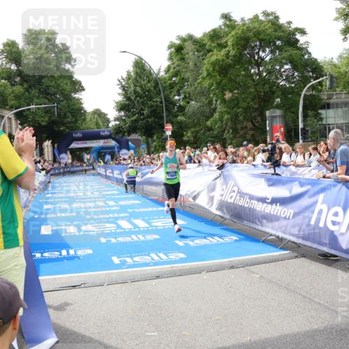 29.06.2025 - hella hamburg halbmarathon Zöllner http://msf.ph/oto/8166175 29.06.2025 10:11:04 Ziel 17888 meine-sportfotos.de