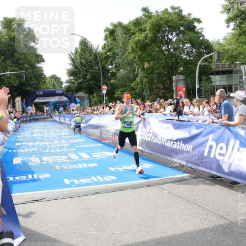 29.06.2025 - hella hamburg halbmarathon Zöllner http://msf.ph/oto/8166179 29.06.2025 10:11:04 Ziel 17888 meine-sportfotos.de