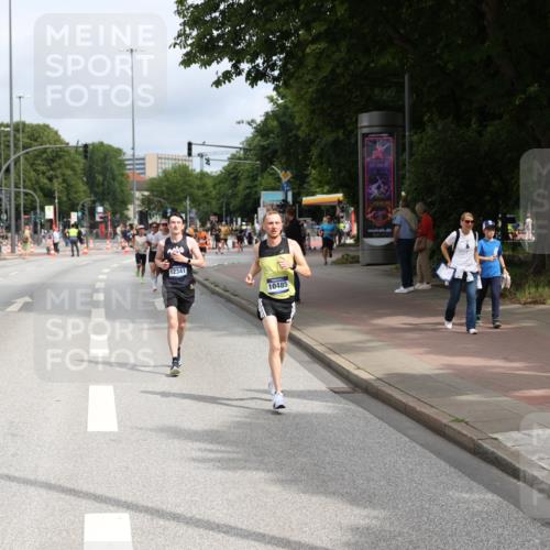 29.06.2025 - hella hamburg halbmarathon Yannick Fuchs http://msf.ph/oto/8166189 29.06.2025 10:22:40 20KM 2203, 7651, 8731, 9804, 10485, 10655, 12341, 13941, 13956, 14757, 14828, 15136, 15576, 15583, 17354, 17893, 18037, 19114 meine-sportfotos.de