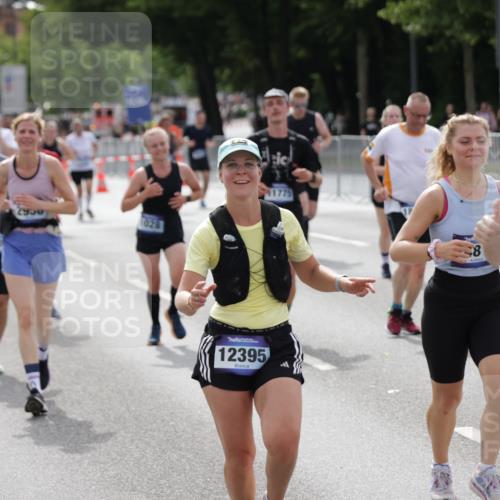 29.06.2025 - hella hamburg halbmarathon Jannik Wohlers http://msf.ph/oto/8166201 29.06.2025 10:20:45 Lombardsbrücke 1028, 1266, 1658, 2383, 2956, 2986, 3161, 3453, 3813, 4082, 5061, 5767, 6275, 6308, 7228, 7608, 8724, 8726, 8844, 9108, 9501, 10585, 10602, 11698, 11775, 12175, 12395, 12561, 12694, 13057, 13448, 13508, 14499, 14519, 14809, 14819, 14986, 15020, 15387, 15470, 15736, 15767, 15913, 16256, 16586, 16600, 16896, 17035, 17341, 17367, 17961, 18170, 18305, 18397, 18784, 18809 meine-sportfotos.de