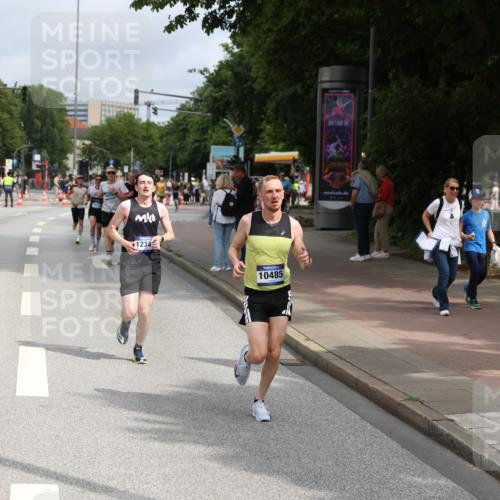 29.06.2025 - hella hamburg halbmarathon Yannick Fuchs http://msf.ph/oto/8166222 29.06.2025 10:22:40 20KM 2203, 7651, 8731, 9804, 10485, 10655, 12341, 13941, 13956, 14757, 14828, 15136, 15576, 15583, 17354, 17893, 18037, 19114 meine-sportfotos.de