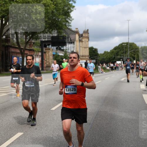 29.06.2025 - hella hamburg halbmarathon Yannick Fuchs http://msf.ph/oto/8166242 29.06.2025 10:40:24 20KM 1569, 1600, 1759, 1920, 2048, 2138, 2189, 3477, 4345, 6290, 6460, 6532, 6700, 6711, 7450, 7961, 8269, 8577, 8668, 10792, 10796, 11094, 11125, 11773, 11936, 12084, 12277, 13525, 13630, 14062, 14200, 14228, 14462, 14804, 14911, 15741, 16286, 16624, 17190, 17332, 17835, 18081, 19128 meine-sportfotos.de