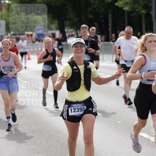 29.06.2025 - hella hamburg halbmarathon Jannik Wohlers http://msf.ph/oto/8166245 29.06.2025 10:20:45 Lombardsbrücke 1028, 1266, 1658, 2383, 2956, 2986, 3161, 3453, 3813, 4082, 5061, 5767, 6275, 6308, 7228, 7608, 8724, 8726, 8844, 9108, 9501, 10585, 10602, 11698, 11775, 12175, 12395, 12561, 12694, 13057, 13448, 13508, 14499, 14519, 14809, 14819, 14986, 15020, 15387, 15470, 15736, 15767, 15913, 16256, 16586, 16600, 16896, 17035, 17341, 17367, 17961, 18170, 18305, 18397, 18784, 18809 meine-sportfotos.de
