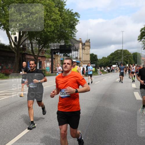 29.06.2025 - hella hamburg halbmarathon Yannick Fuchs http://msf.ph/oto/8166281 29.06.2025 10:40:24 20KM 1569, 1600, 1759, 1920, 2048, 2138, 2189, 3477, 4345, 6290, 6460, 6532, 6700, 6711, 7450, 7961, 8269, 8577, 8668, 10792, 10796, 11094, 11125, 11773, 11936, 12084, 12277, 13525, 13630, 14062, 14200, 14228, 14462, 14804, 14911, 15741, 16286, 16624, 17190, 17332, 17835, 18081, 19128 meine-sportfotos.de