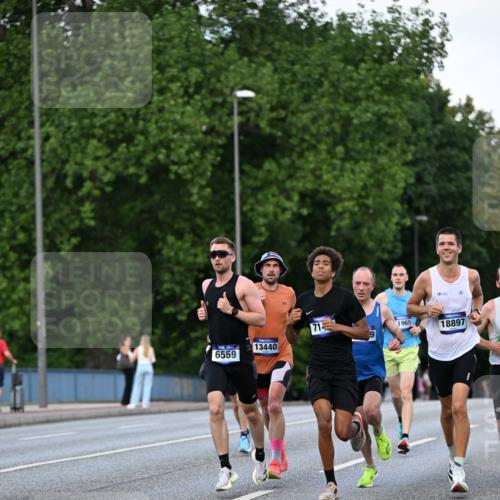 29.06.2025 - hella hamburg halbmarathon Dr. Thomas Lammeyer http://msf.ph/oto/8166312 29.06.2025 09:44:57 Kennedybrücke 1241, 2892, 6559, 7862, 10780, 11194 meine-sportfotos.de