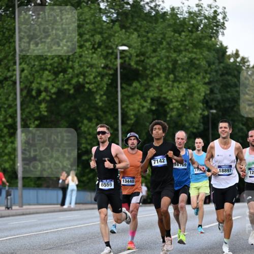 29.06.2025 - hella hamburg halbmarathon Dr. Thomas Lammeyer http://msf.ph/oto/8166340 29.06.2025 09:44:57 Kennedybrücke 1241, 2892, 6559, 7862, 10780, 11194 meine-sportfotos.de