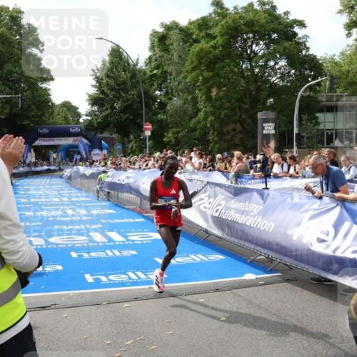 29.06.2025 - hella hamburg halbmarathon Zöllner http://msf.ph/oto/8166361 29.06.2025 10:12:28 Ziel 39 meine-sportfotos.de