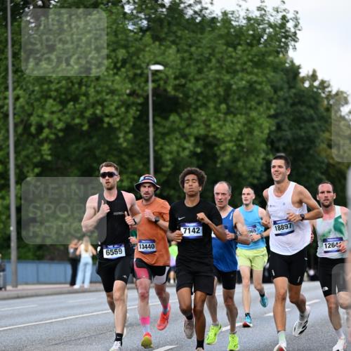 29.06.2025 - hella hamburg halbmarathon Dr. Thomas Lammeyer http://msf.ph/oto/8166396 29.06.2025 09:44:58 Kennedybrücke 1241, 2892, 6559, 7862, 10780, 11194 meine-sportfotos.de