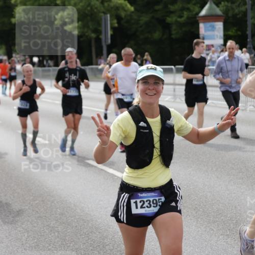 29.06.2025 - hella hamburg halbmarathon Jannik Wohlers http://msf.ph/oto/8166419 29.06.2025 10:20:47 Lombardsbrücke 1028, 1266, 1658, 2383, 2635, 2956, 2986, 3122, 3161, 3453, 3813, 5061, 5395, 5493, 5767, 6275, 6308, 7228, 7522, 7553, 7608, 8726, 8844, 9108, 9501, 10585, 10602, 11117, 11610, 11698, 11775, 12175, 12395, 12561, 12694, 13057, 13448, 13508, 14499, 14519, 14809, 14819, 15020, 15387, 15470, 15736, 15752, 15767, 16256, 16586, 16600, 16896, 17035, 17341, 17367, 17961, 18170, 18305, 18784, 18809 meine-sportfotos.de