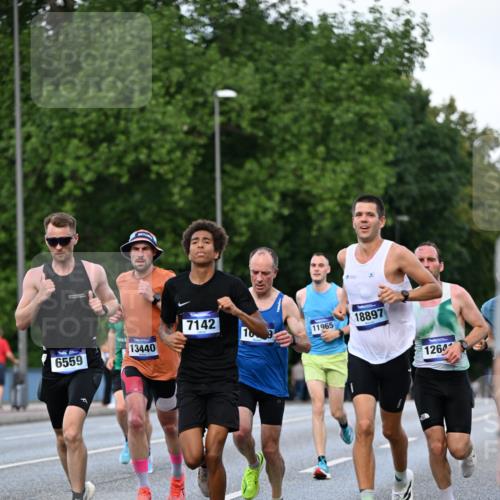 29.06.2025 - hella hamburg halbmarathon Dr. Thomas Lammeyer http://msf.ph/oto/8166452 29.06.2025 09:44:58 Kennedybrücke 1241, 2892, 6559, 7862, 10780, 11194 meine-sportfotos.de