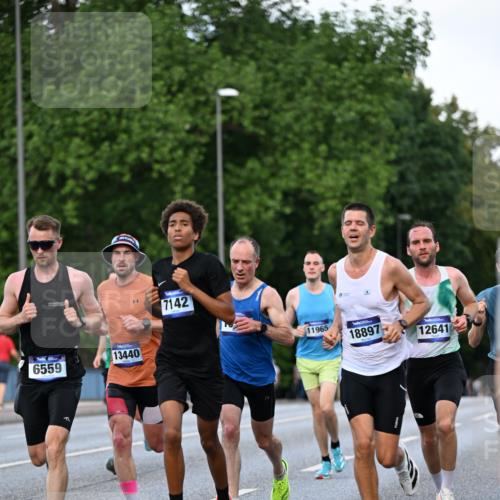 29.06.2025 - hella hamburg halbmarathon Dr. Thomas Lammeyer http://msf.ph/oto/8166474 29.06.2025 09:44:58 Kennedybrücke 1241, 2892, 6559, 7862, 10780, 11194 meine-sportfotos.de