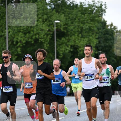 29.06.2025 - hella hamburg halbmarathon Dr. Thomas Lammeyer http://msf.ph/oto/8166505 29.06.2025 09:44:58 Kennedybrücke 1241, 2892, 6559, 7862, 10780, 11194 meine-sportfotos.de