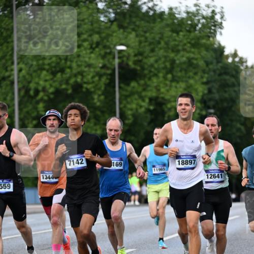 29.06.2025 - hella hamburg halbmarathon Dr. Thomas Lammeyer http://msf.ph/oto/8166528 29.06.2025 09:44:59 Kennedybrücke 1241, 2892, 6559, 7862, 10780, 11194 meine-sportfotos.de