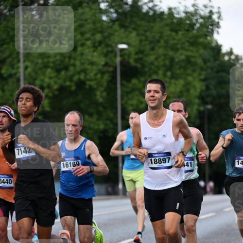 29.06.2025 - hella hamburg halbmarathon Dr. Thomas Lammeyer http://msf.ph/oto/8166563 29.06.2025 09:44:59 Kennedybrücke 1241, 2892, 6559, 7862, 10780, 11194 meine-sportfotos.de