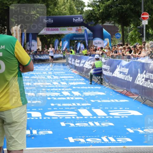 29.06.2025 - hella hamburg halbmarathon Zöllner http://msf.ph/oto/8166569 29.06.2025 10:15:31 Ziel 12673 meine-sportfotos.de