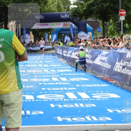 29.06.2025 - hella hamburg halbmarathon Zöllner http://msf.ph/oto/8166594 29.06.2025 10:15:31 Ziel 12673 meine-sportfotos.de