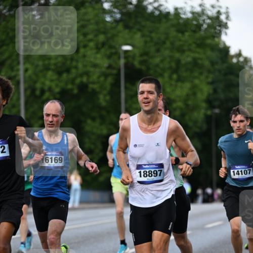 29.06.2025 - hella hamburg halbmarathon Dr. Thomas Lammeyer http://msf.ph/oto/8166611 29.06.2025 09:44:59 Kennedybrücke 1241, 2892, 6559, 7862, 10780, 11194 meine-sportfotos.de