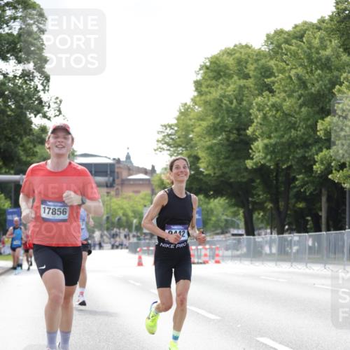 29.06.2025 - hella hamburg halbmarathon Jannik Wohlers http://msf.ph/oto/8166620 29.06.2025 09:41:00 Lombardsbrücke 2459, 7963, 9442, 10234, 11624, 17856, 17886 meine-sportfotos.de