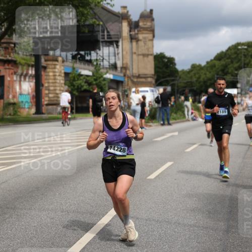 29.06.2025 - hella hamburg halbmarathon Yannick Fuchs http://msf.ph/oto/8166629 29.06.2025 10:40:32 20KM 1139, 1569, 1600, 1759, 1920, 2048, 2189, 2842, 3087, 4345, 4949, 6388, 6460, 6532, 6691, 6700, 7335, 7961, 8269, 8577, 8668, 11094, 11125, 11491, 11773, 11936, 12171, 12579, 13630, 13782, 14062, 14200, 14228, 14262, 14462, 14722, 14804, 15133, 15741, 16127, 16286, 17190, 17332, 17492, 17892, 19128 meine-sportfotos.de