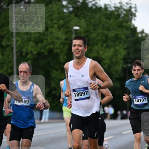 29.06.2025 - hella hamburg halbmarathon Dr. Thomas Lammeyer http://msf.ph/oto/8166633 29.06.2025 09:45:00 Kennedybrücke 1241, 2892, 6559, 7862, 10780, 11194 meine-sportfotos.de