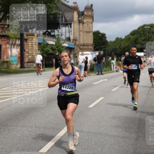 29.06.2025 - hella hamburg halbmarathon Yannick Fuchs http://msf.ph/oto/8166651 29.06.2025 10:40:32 20KM 1139, 1569, 1600, 1759, 1920, 2048, 2189, 2842, 3087, 4345, 4949, 6388, 6460, 6532, 6691, 6700, 7335, 7961, 8269, 8577, 8668, 11094, 11125, 11491, 11773, 11936, 12171, 12579, 13630, 13782, 14062, 14200, 14228, 14262, 14462, 14722, 14804, 15133, 15741, 16127, 16286, 17190, 17332, 17492, 17892, 19128 meine-sportfotos.de