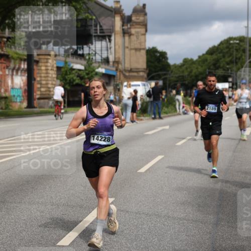 29.06.2025 - hella hamburg halbmarathon Yannick Fuchs http://msf.ph/oto/8166656 29.06.2025 10:40:32 20KM 1139, 1569, 1600, 1759, 1920, 2048, 2189, 2842, 3087, 4345, 4949, 6388, 6460, 6532, 6691, 6700, 7335, 7961, 8269, 8577, 8668, 11094, 11125, 11491, 11773, 11936, 12171, 12579, 13630, 13782, 14062, 14200, 14228, 14262, 14462, 14722, 14804, 15133, 15741, 16127, 16286, 17190, 17332, 17492, 17892, 19128 meine-sportfotos.de
