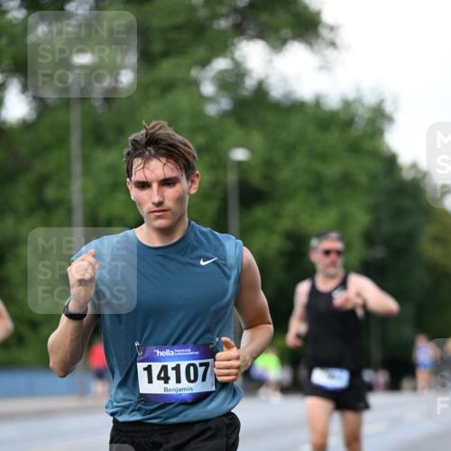 29.06.2025 - hella hamburg halbmarathon Dr. Thomas Lammeyer http://msf.ph/oto/8166692 29.06.2025 09:45:01 Kennedybrücke 1241, 2892, 6559, 7862, 10780 meine-sportfotos.de