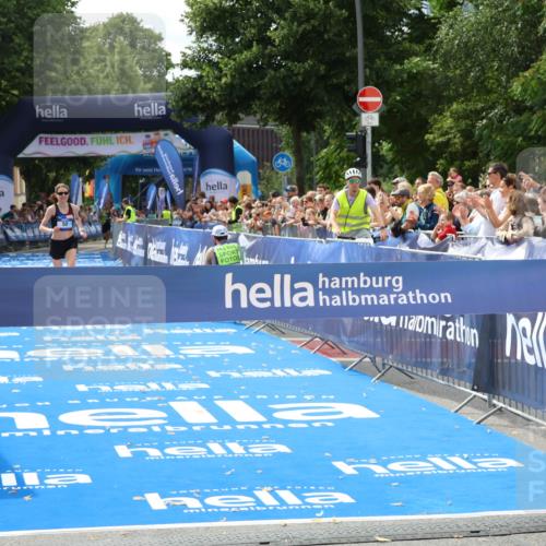 29.06.2025 - hella hamburg halbmarathon Zöllner http://msf.ph/oto/8166714 29.06.2025 10:16:13 Ziel 50 meine-sportfotos.de