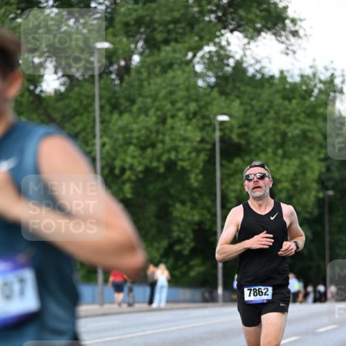 29.06.2025 - hella hamburg halbmarathon Dr. Thomas Lammeyer http://msf.ph/oto/8166716 29.06.2025 09:45:02 Kennedybrücke 1241, 2892, 6559, 7862 meine-sportfotos.de