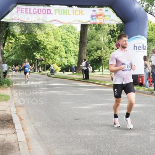 29.06.2025 - hella hamburg halbmarathon MichiJ http://msf.ph/oto/8166765 29.06.2025 10:14:14 Zwischen KM18-KM19 10234, 11194, 19078 meine-sportfotos.de