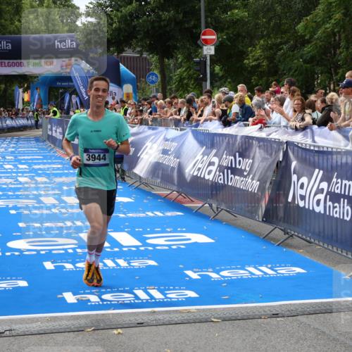 29.06.2025 - hella hamburg halbmarathon Zöllner http://msf.ph/oto/8166928 29.06.2025 10:16:38 Ziel 3944, 11864 meine-sportfotos.de