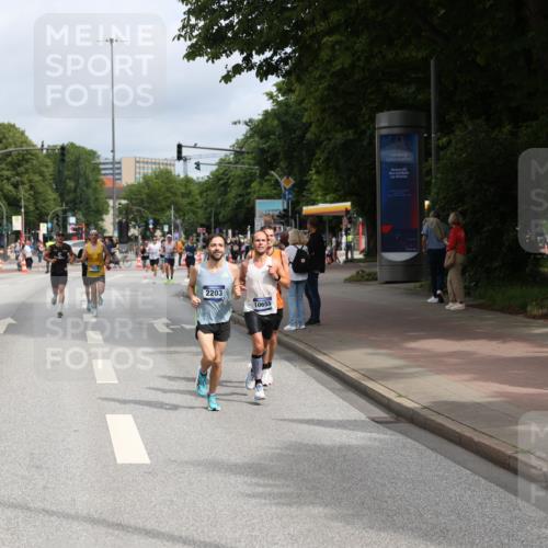 29.06.2025 - hella hamburg halbmarathon Yannick Fuchs http://msf.ph/oto/8166942 29.06.2025 10:22:50 20KM 1122, 2203, 4678, 5367, 7651, 8731, 9804, 10485, 10655, 12341, 13941, 14757, 15576, 15583, 16377, 17354, 17893, 18567, 18832, 19114 meine-sportfotos.de
