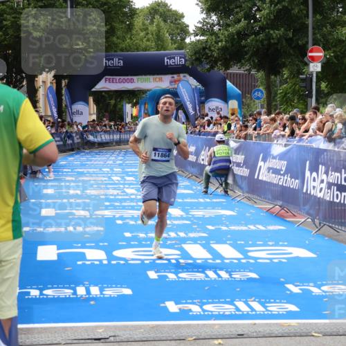 29.06.2025 - hella hamburg halbmarathon Zöllner http://msf.ph/oto/8166983 29.06.2025 10:16:42 Ziel 11864 meine-sportfotos.de