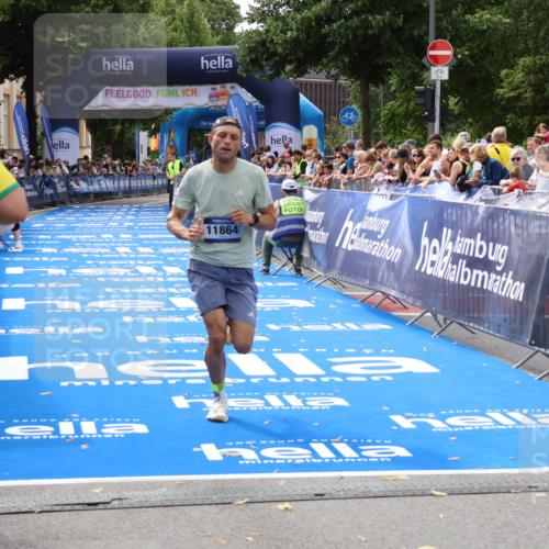 29.06.2025 - hella hamburg halbmarathon Zöllner http://msf.ph/oto/8167006 29.06.2025 10:16:42 Ziel 11864 meine-sportfotos.de