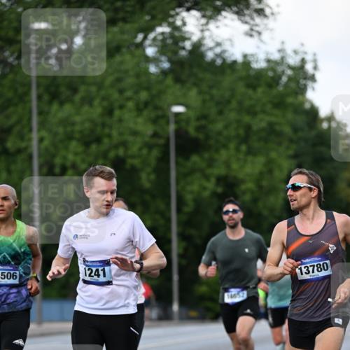 29.06.2025 - hella hamburg halbmarathon Dr. Thomas Lammeyer http://msf.ph/oto/8167045 29.06.2025 09:45:12 Kennedybrücke 1241, 2604, 2892, 7862, 10485 meine-sportfotos.de