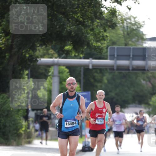 29.06.2025 - hella hamburg halbmarathon Jannik Wohlers http://msf.ph/oto/8167077 29.06.2025 09:41:05 Lombardsbrücke 2459, 9442, 10234, 11624, 16484, 17856, 17886 meine-sportfotos.de