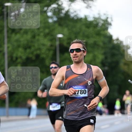 29.06.2025 - hella hamburg halbmarathon Dr. Thomas Lammeyer http://msf.ph/oto/8167123 29.06.2025 09:45:13 Kennedybrücke 1241, 2604, 2892, 10485 meine-sportfotos.de