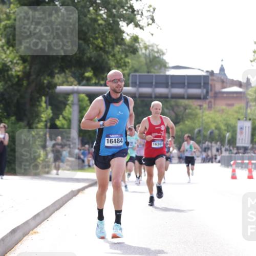 29.06.2025 - hella hamburg halbmarathon Jannik Wohlers http://msf.ph/oto/8167213 29.06.2025 09:41:07 Lombardsbrücke 2459, 9442, 10234, 11624, 16361, 16484, 17856 meine-sportfotos.de
