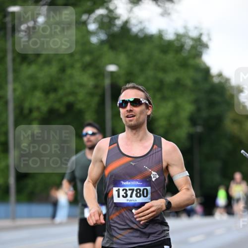 29.06.2025 - hella hamburg halbmarathon Dr. Thomas Lammeyer http://msf.ph/oto/8167228 29.06.2025 09:45:13 Kennedybrücke 1241, 2604, 2892, 10485 meine-sportfotos.de