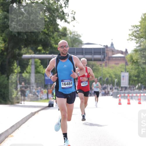 29.06.2025 - hella hamburg halbmarathon Jannik Wohlers http://msf.ph/oto/8167314 29.06.2025 09:41:08 Lombardsbrücke 2459, 9442, 10234, 11624, 16361, 16484, 17856 meine-sportfotos.de